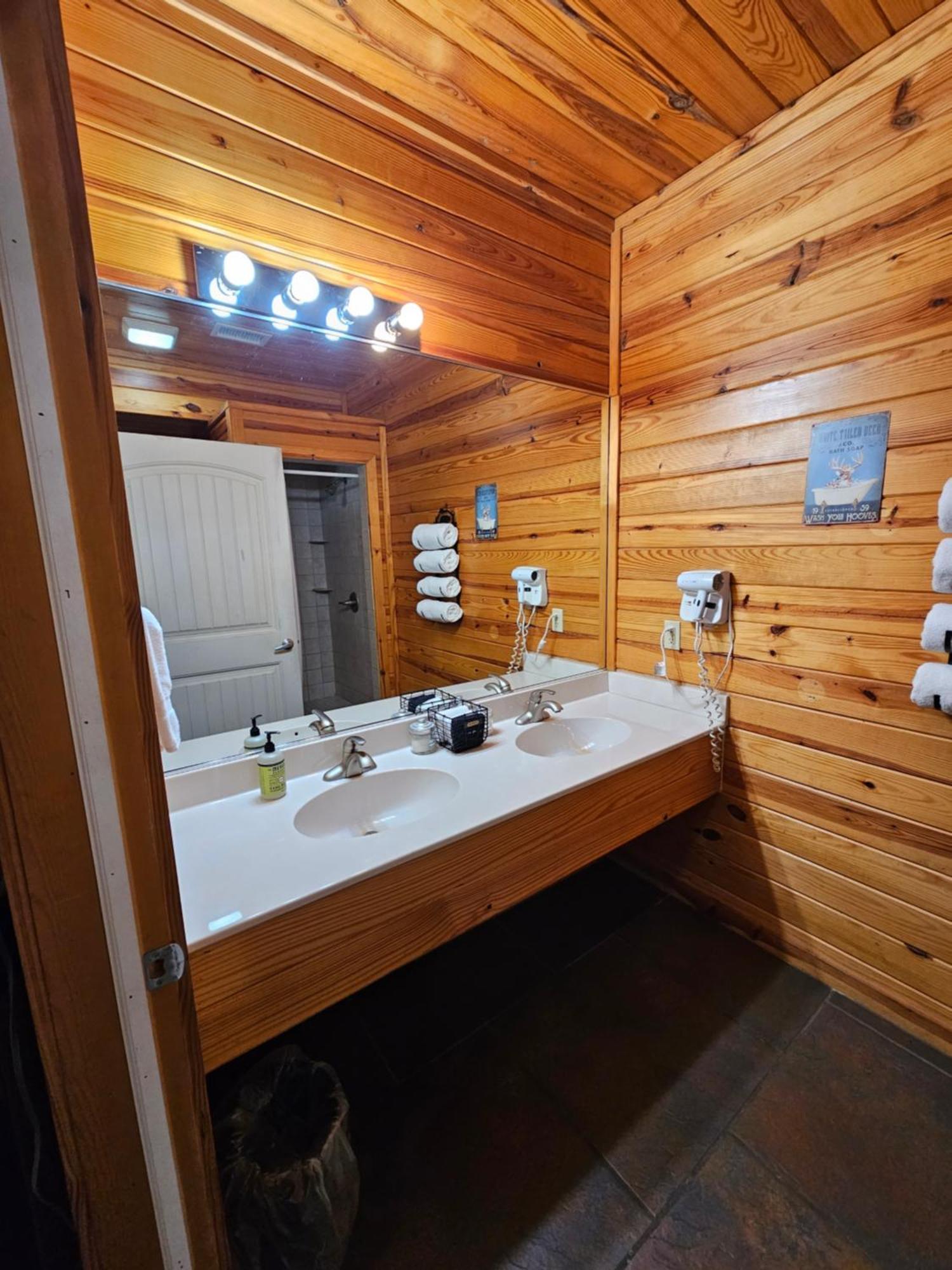 5 Min To Beaver Lake-King Bed-Fire Pit-Jetted Tub #1 유레카 스프링스 외부 사진